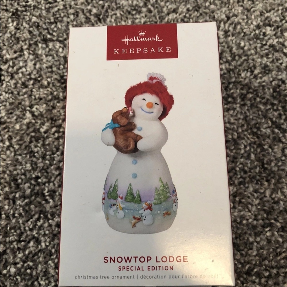 Hallmark 2022 Snow Top Lodge Ornament - NEW